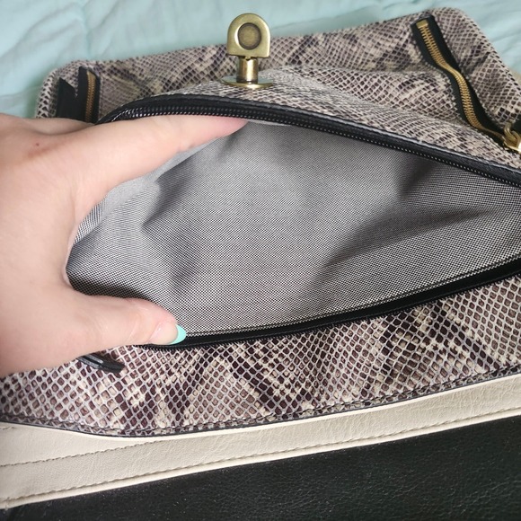 Fossil Amelia Leather Convertible Crossbody Bag Backpack Purse‎ Snake Print - Picture 8 of 9